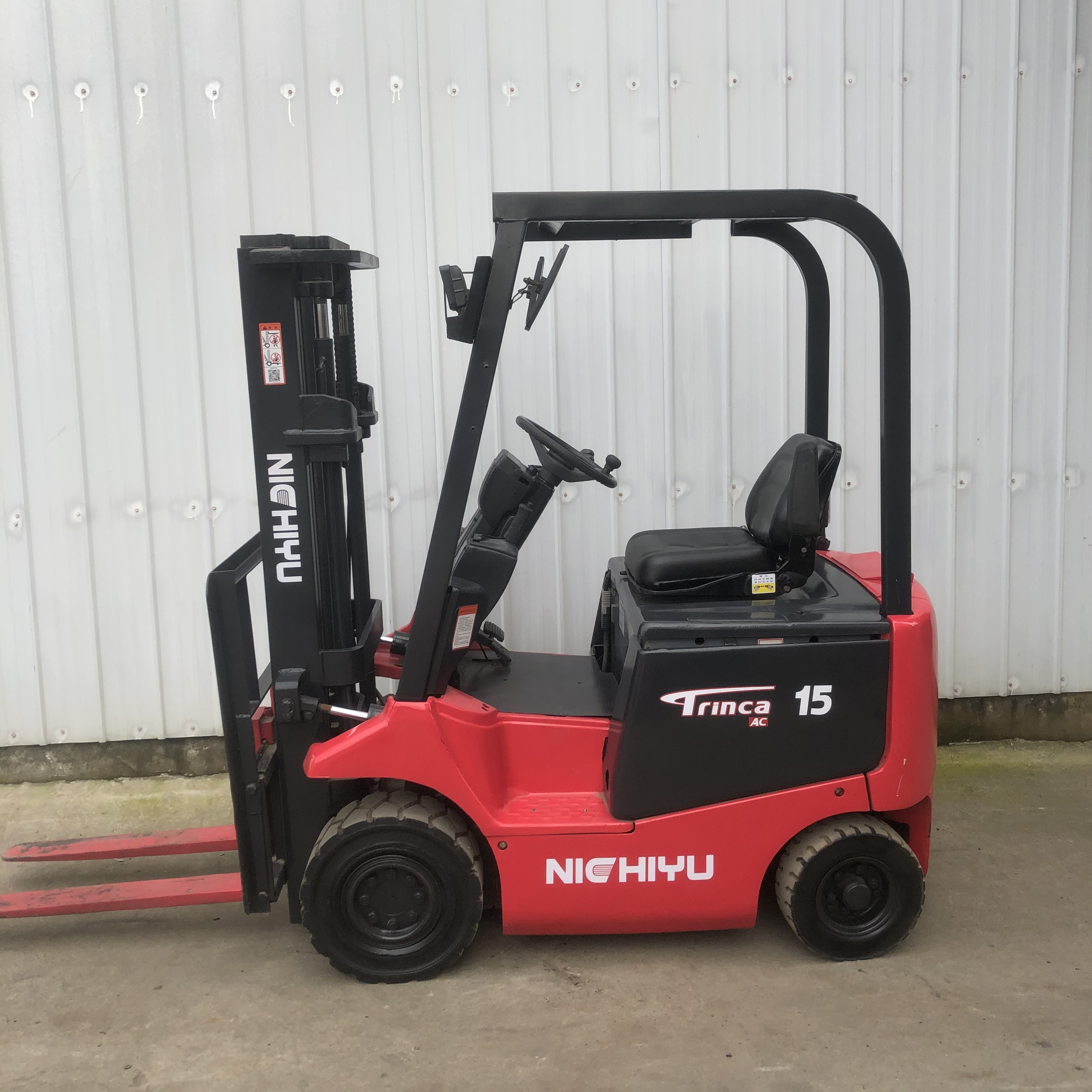 Used Lifting Machine 1.5 Ton Nichiyu Electric Forklift With 2 Stage 2 Mast By NICHIYU