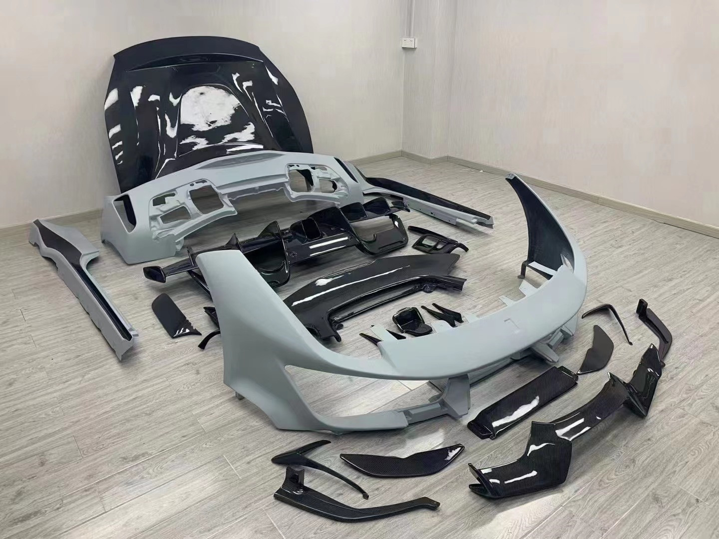 Auto Parts ForFerrari 488 Body Kit 488 Upgraded PistA-style Front and Rear Bumper Bonnet Spoiler Carbon Fiber Body Kit