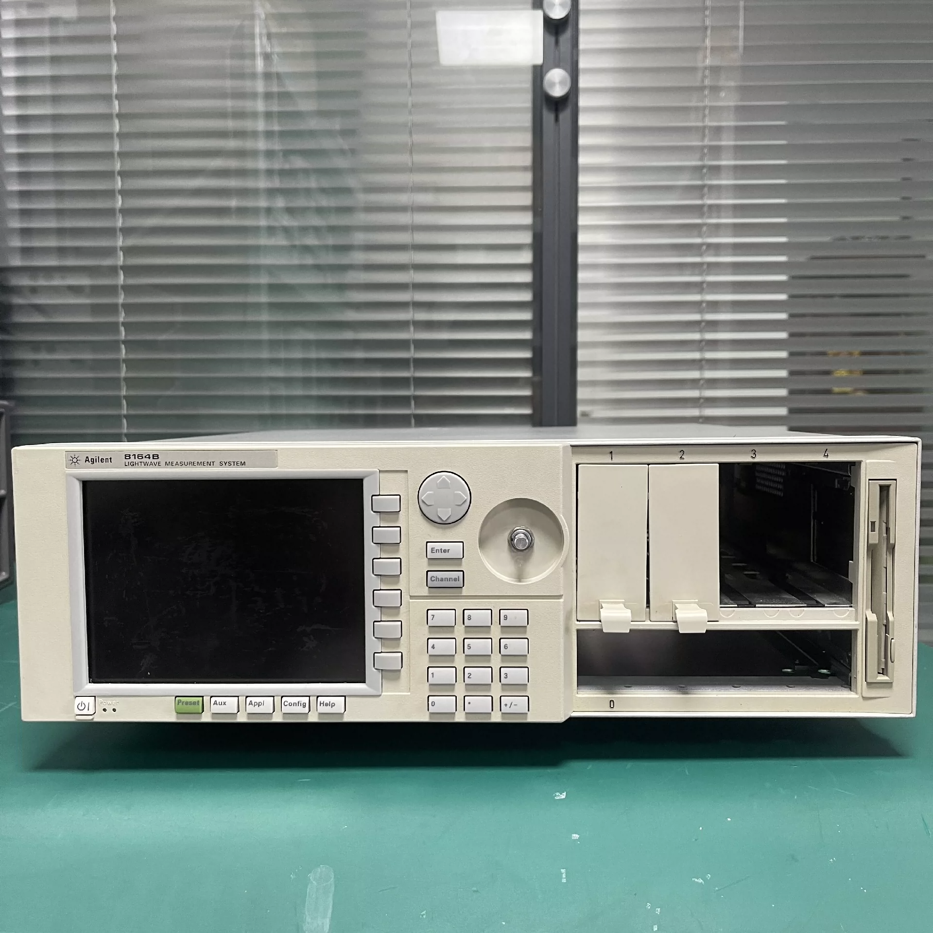 China 4 Slot Lightwave Measurement Mainframe Optical Spectrum Analyzer Agilent Keysight 8164B on sale