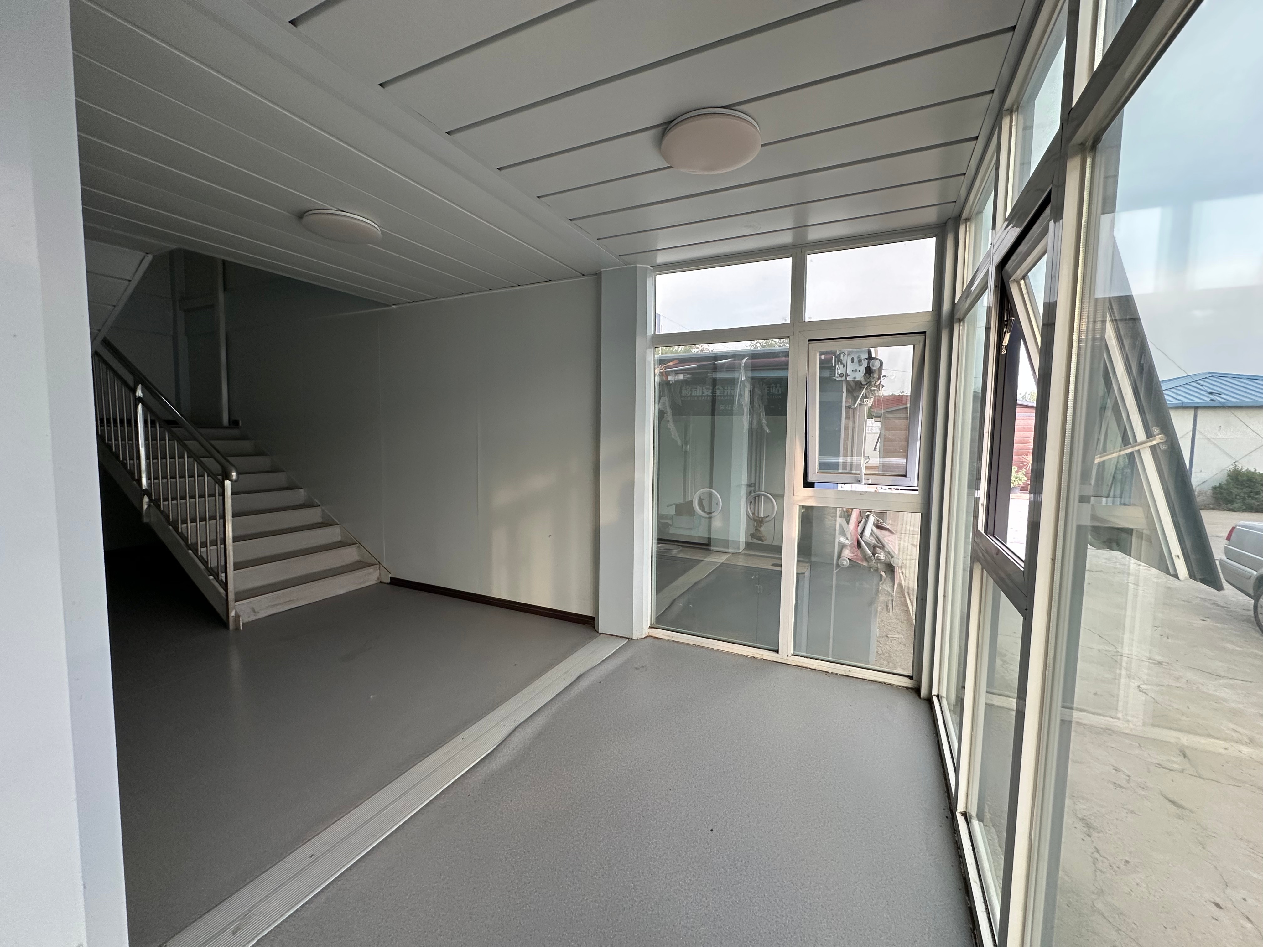 Breathable Container House Easy Installation Wall Panels Boards Security Door Residential Container Prefabricated House