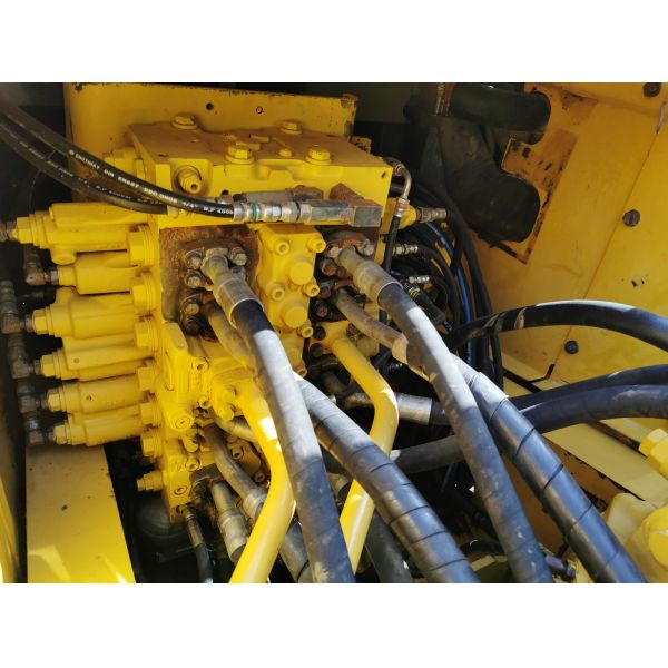 Best 20T Second Hand KOMATSU Crawler Excavator PC220 with Cummins Engine
