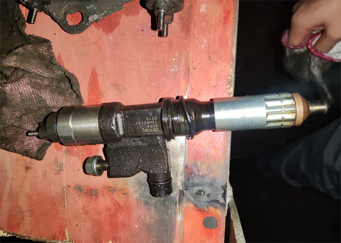 4HK1 6HK1 Used Fuel Injector For Excavator ZX240-3 ZX330-3 8982843930 0950005471