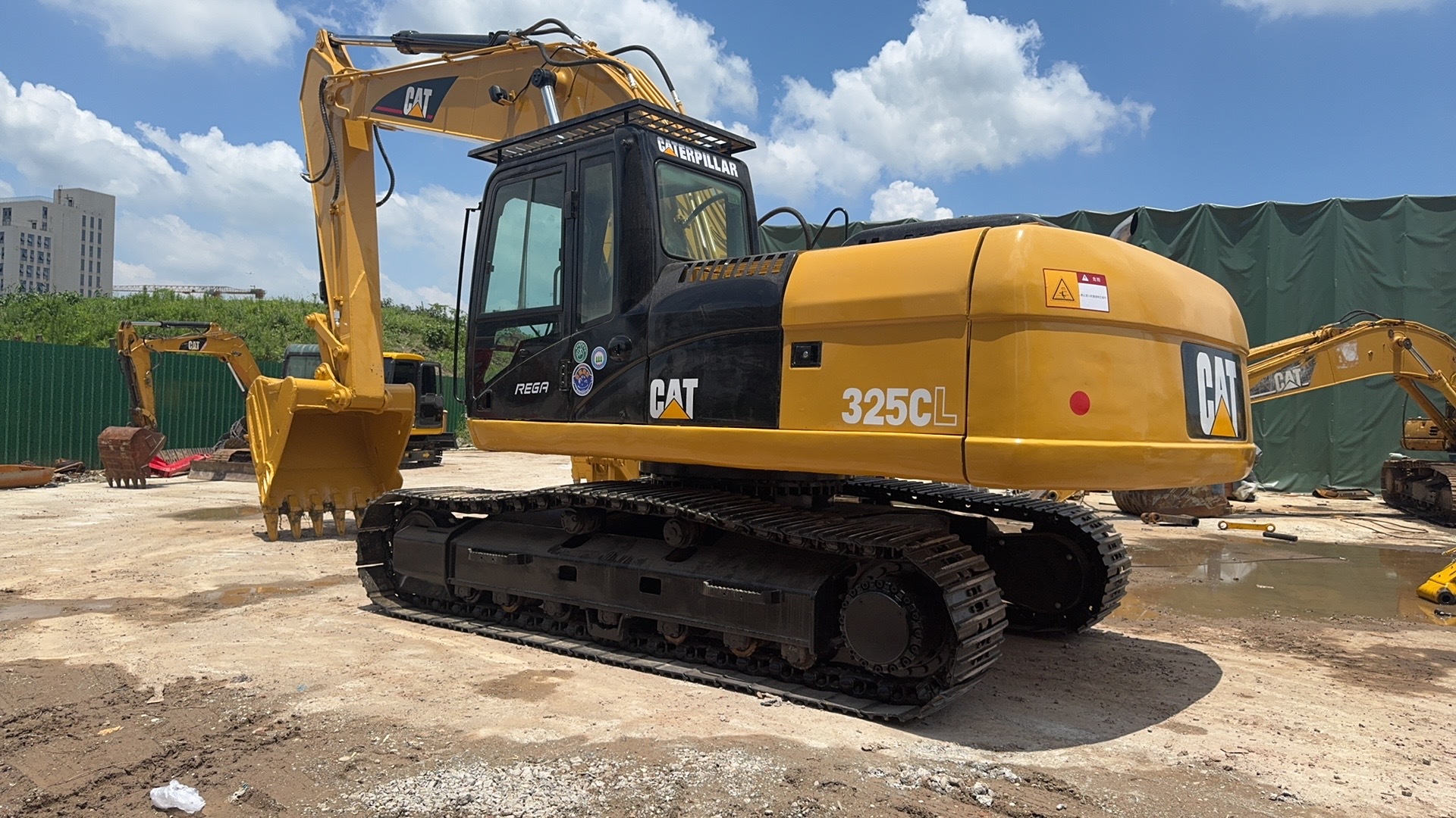 Used CAT 325CL Excavator 45K Lbs Operating Weight 1.3 Yd3 Bucket