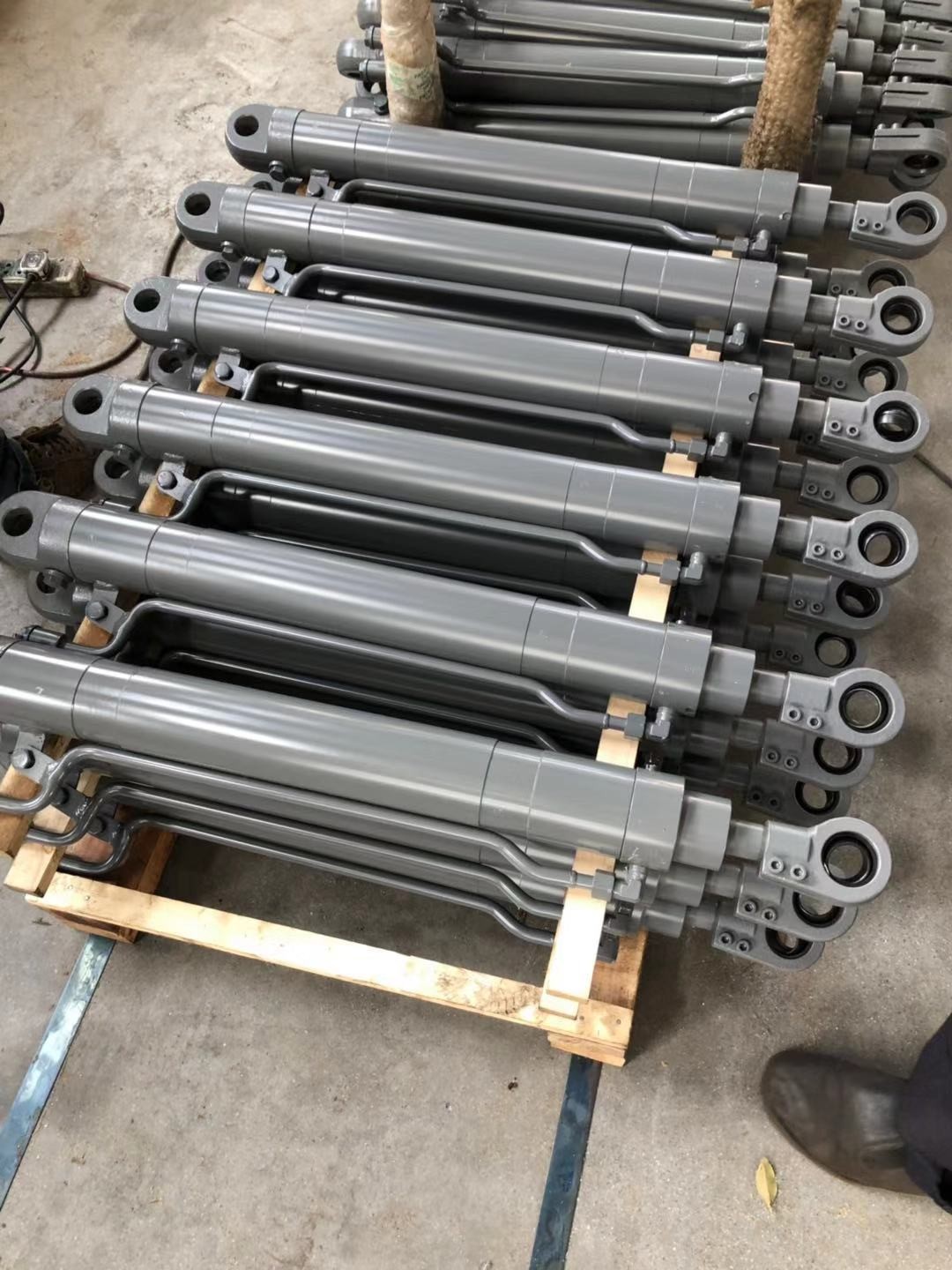 Quality Automatic Forklift Hydraulic Cylinder / Car Lift Hydraulic Cylinder for sale