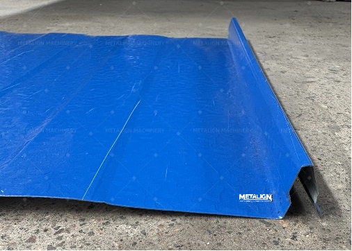 Self Lock Embossed Roofing Panel Roll Forming Machine With Chain Drive Safety Cover