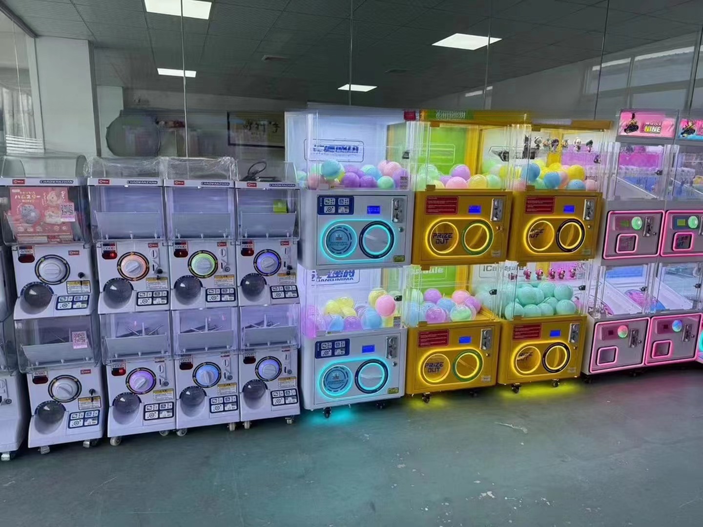 Dreamland coin operated Metaverse capsule toys arcade machine bill acceptor egg twisting machine
