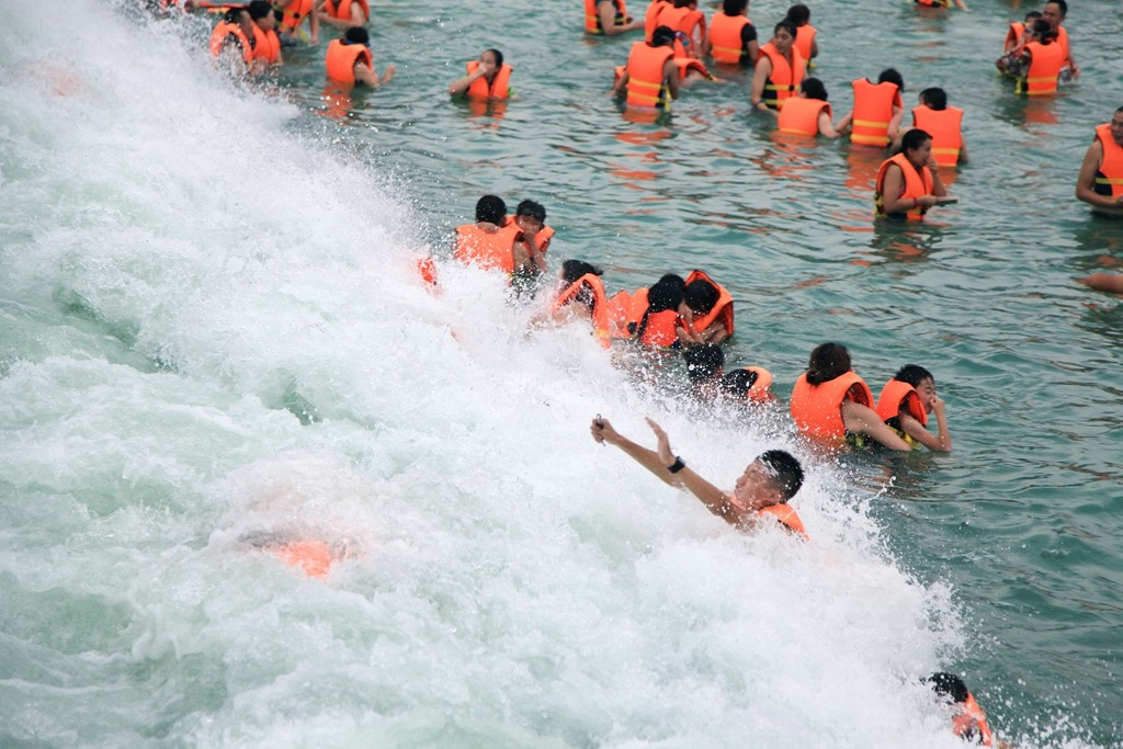Biggest Outdoor Water Park Wave Pool Construction Strong Power for Outdoor Aqua Park