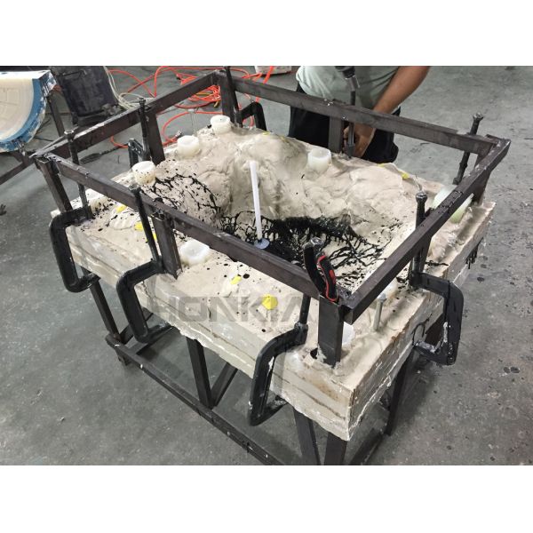 Big Reaction Injection Molded Parts Polyurethane PU Material Deburring Surface Finish
