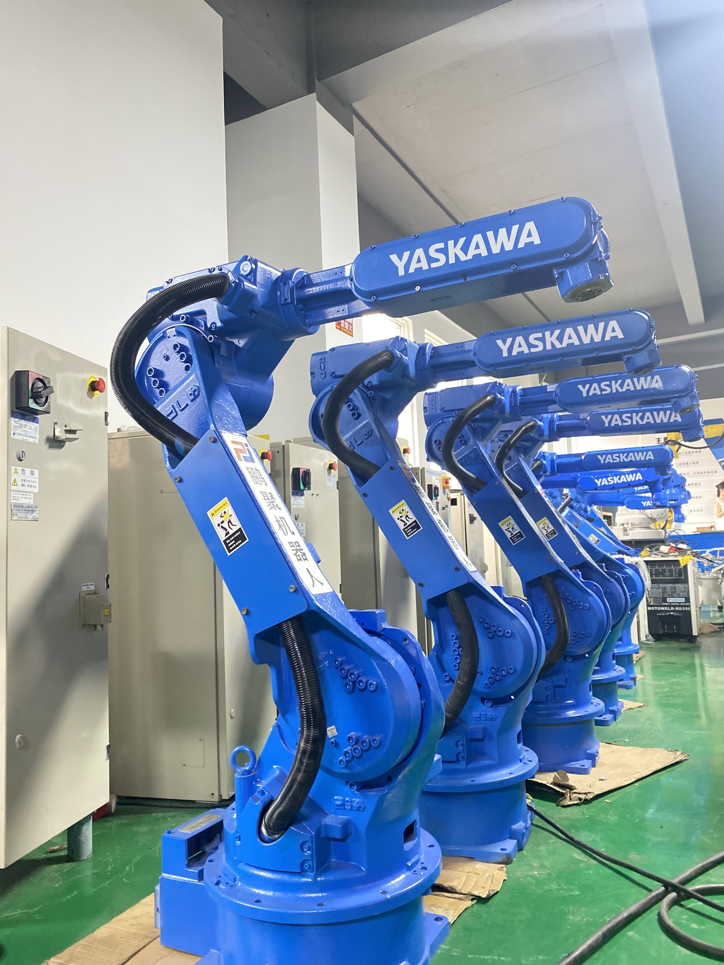 Quality Used Robotic Arm UR10e 1373mm Working Range 1130 Kg Robot Mass and User-Friendly Controller Type for sale