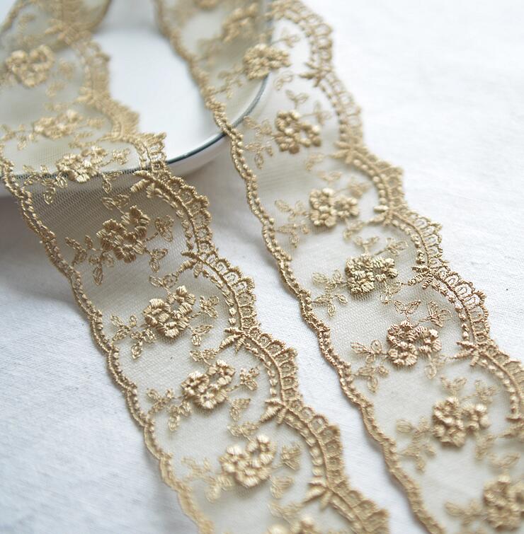 2020 new design Eco-friendly Narrow lace fabric for lady dress eyelet embroidery white lace trim