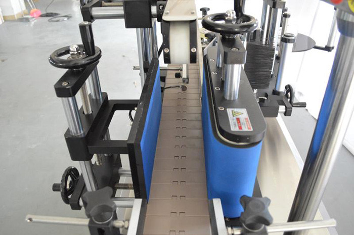Automatic Sticker Round Bottle/Jar/Container Pet Glass Cosmetic/Syrup/Wine adhesive labeling Machine