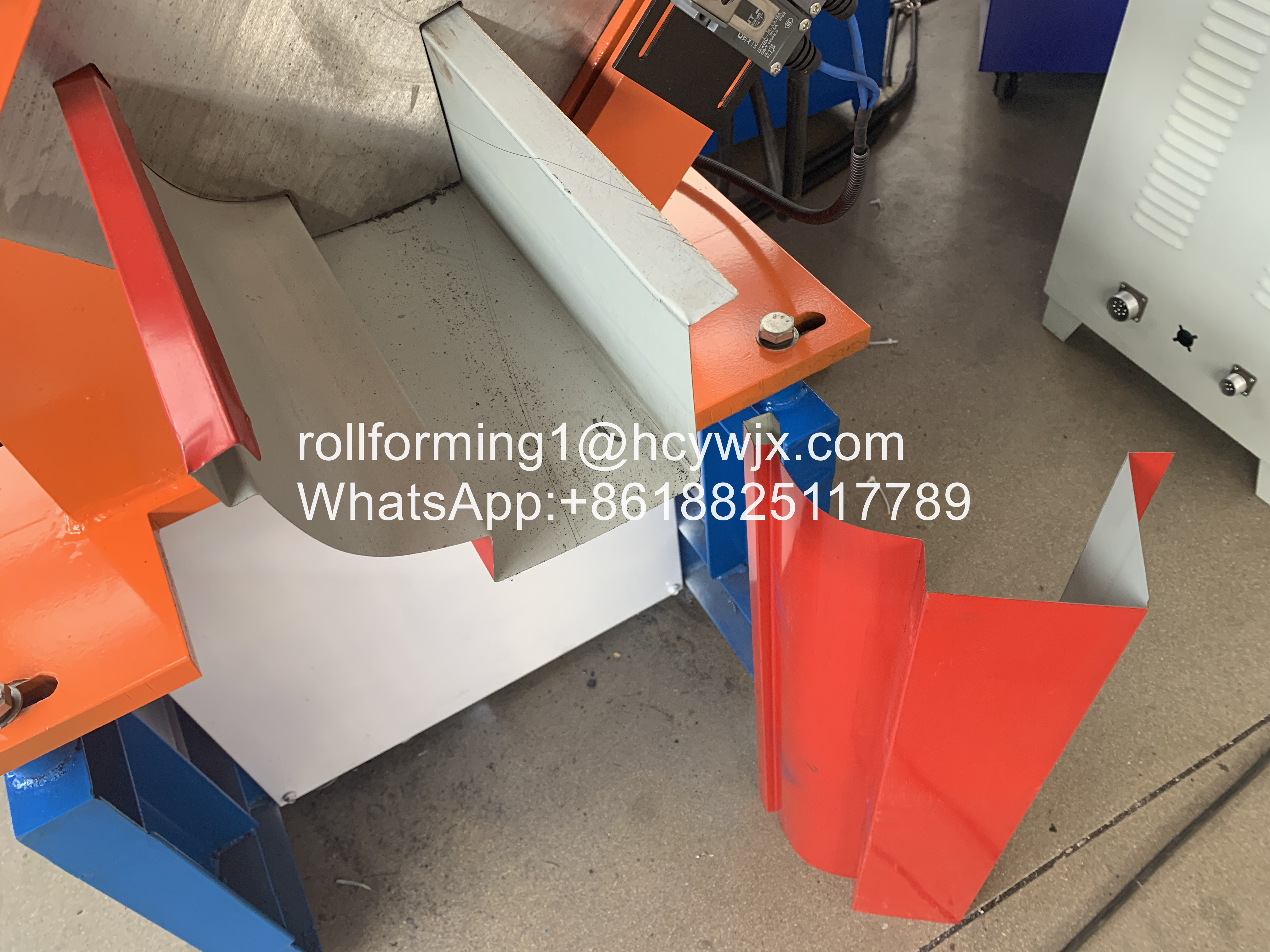 Roof Gutter Roll Forming Machine With 18 Rows of Rollers